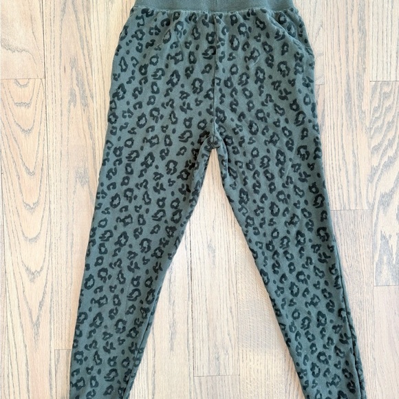 Z Supply Women’s The Animal Flocked Leopard Print Joggers in Olive Green Size S - Picture 8 of 11